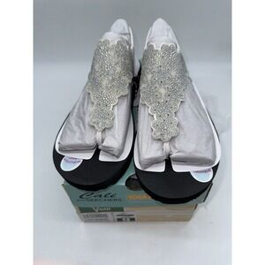 NEW Skechers Womens Meditation Floral Lover Sandal~White /Silver~ Size 9